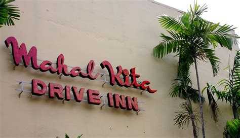 Mahal Kita Drive Inn in Manila .